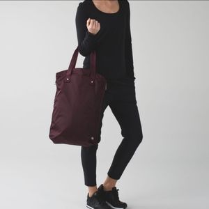 Lululemon Bring It Om Tote, Yoga, Gym, Travel Bag Berry